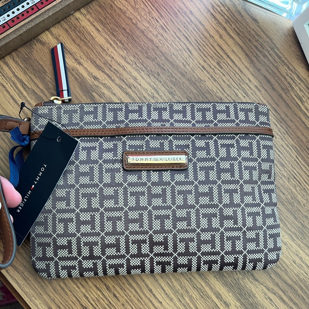 NWT Tommy Hilfiger TH pattern wristlet